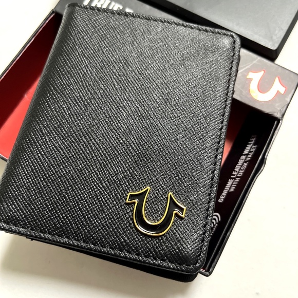 NWT TRUE RELIGION Slim Bifold Card Case Wallet Leather Black Boxed Kan RFID Logo
